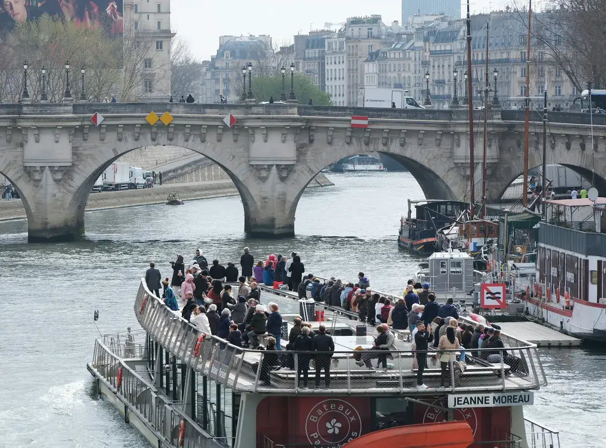 A boat on the Seine, another way to get around