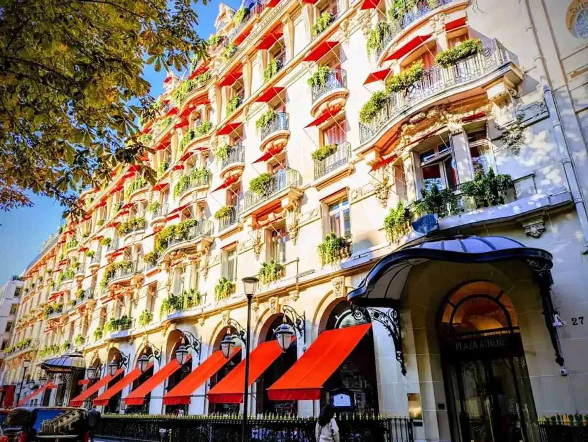 Red awnings on the Avenue Montaigne Red awnings on the Avenue Montaigne