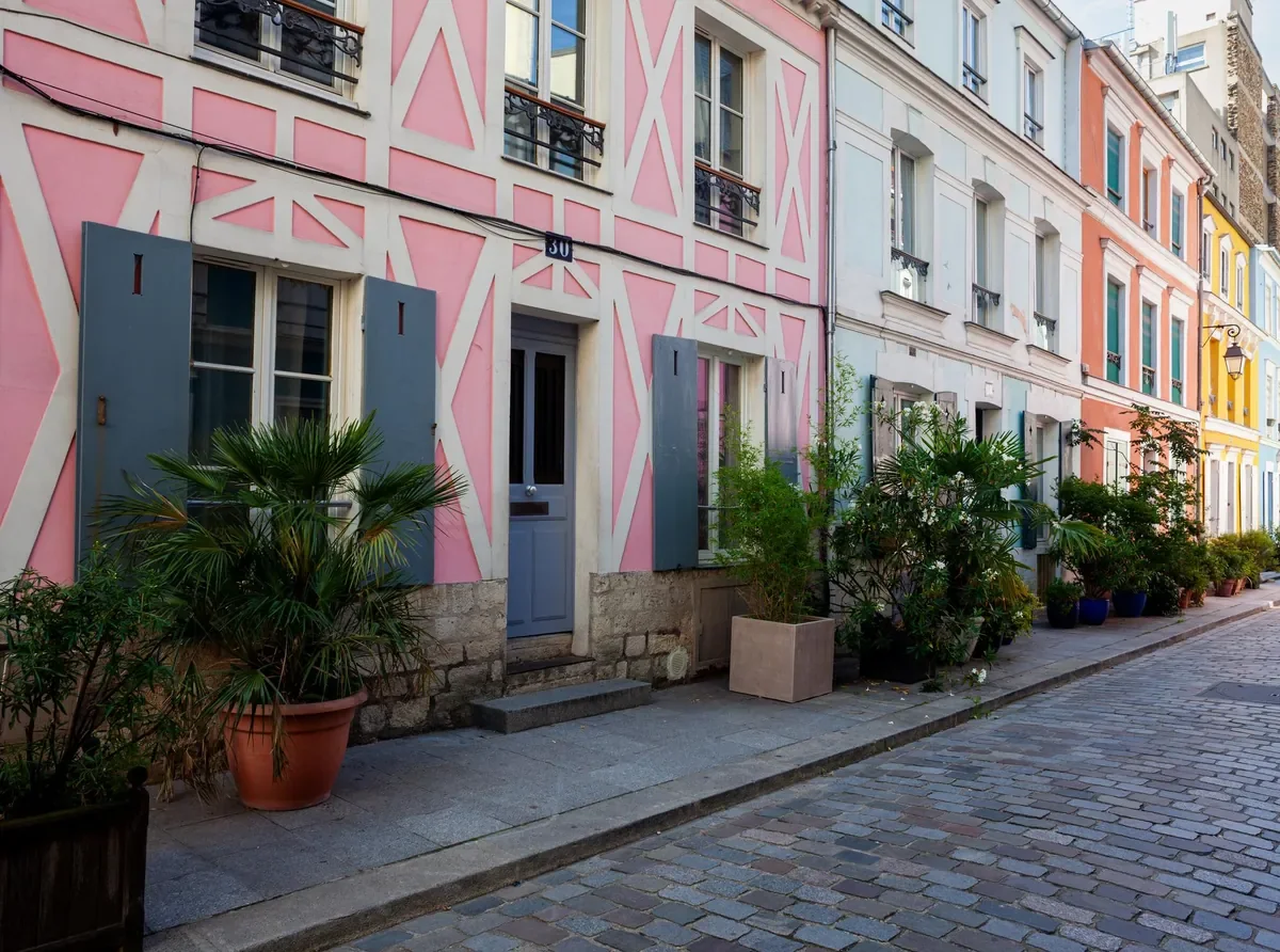 Painted houses on the rue Crémieux Painted houses on the rue Crémieux