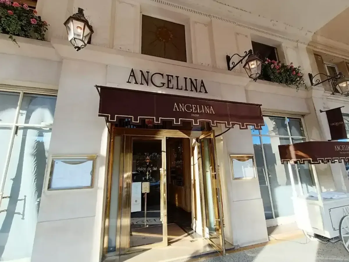 Hot chocolate at Angelina on the rue de Rivoli